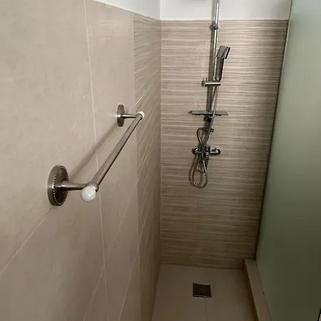 Ary Apartament ナボダリ